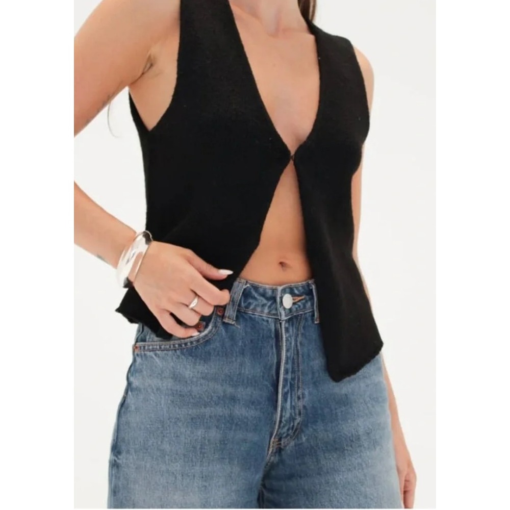 Rumored Prince Street Top Black Large Ribbed Knit Cropped Vest Hook Eye NWT